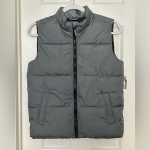 NWT Old Navy Gray Puffer Vest - Size Large (10 - 12)